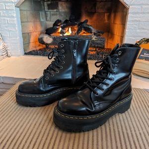Dr Martens boots - matte black finish